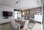 Benijófar Moderne Doppelhaushälfte mit 3 Schlafzimmern, 2 Bädern, Gäste-WC, Dachterrasse und Privatpool Haus kaufen