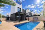 Benijófar Moderne Villa mit 3 Schlafzimmern, 2 Bädern, Dachterrasse, Kfz-Stellplatz und Privatpool Haus kaufen