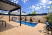 Benijófar Moderne Villa mit 3 Schlafzimmern, 2 Bädern, Dachterrasse, Kfz-Stellplatz und Privatpool Haus kaufen