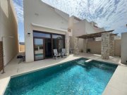 Benijofar Moderne freistehende Villa mit privatem Pool und Dachterrasse Haus kaufen