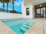 Torrevieja Laguna Neubau-Villa mit Pool in hohem Standard Haus kaufen