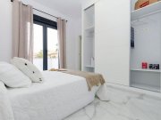 Torrevieja Laguna Neubau-Villa mit Pool in hohem Standard Haus kaufen