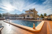 Torrevieja Wunderschöne Villa mit 6 Schlafzimmern, 6 Bädern, Dachterrasse, Alarmanlage und Privatpool Haus kaufen
