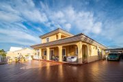 Torrevieja Wunderschöne Villa mit 6 Schlafzimmern, 6 Bädern, Dachterrasse, Alarmanlage und Privatpool Haus kaufen