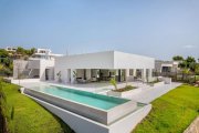 Orihuela Costa Luxusvilla mit 3 Schlafzimmern, 3 Bädern und Privatpool im exklusiven Las Colinas Golf Resort Haus kaufen