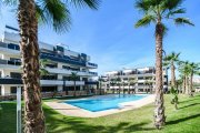 Orihuela Costa Neuwertige Penthouse-Wohnung mit 2 Schlafzimmern, 2 Bädern, Dachterrasse, Gemeinschaftspool und Tiefgaragenstellplatz Wohnung