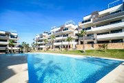 Orihuela Costa Neuwertige Penthouse-Wohnung mit 2 Schlafzimmern, 2 Bädern, Dachterrasse, Gemeinschaftspool und Tiefgaragenstellplatz Wohnung