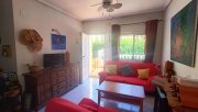 Orihuela Costa Sehr schönes Endreihenhaus mit 2 Schlafzimmern, 2 Bädern, Gästebereich im Souterrain, Dachterrasse und Gemeinschaftspool Haus