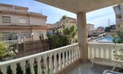 Orihuela Costa Spektakuläre und geräumige Erdgeschosswohnung mit 2 Schlafzimmern, 2 Bädern und Blick auf den Pool Wohnung kaufen