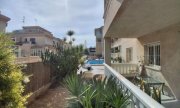 Orihuela Costa Spektakuläre und geräumige Erdgeschosswohnung mit 2 Schlafzimmern, 2 Bädern und Blick auf den Pool Wohnung kaufen