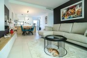 Pilar de la Horadada Erdgeschoss-Wohnung mit 2 Schlafzimmern, 2 Bädern, privatem Garten und Gemeinschaftspool in der Lo Romero-Golfanlage Wohnung