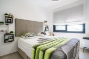 Pilar de la Horadada Erdgeschoss-Wohnung mit 2 Schlafzimmern, 2 Bädern, privatem Garten und Gemeinschaftspool in der Lo Romero-Golfanlage Wohnung
