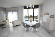 San Miguel de Salinas Exklusive Villen mit 2 oder 3 Schlafzimmern, Meerblick und mit Privatpool Haus kaufen