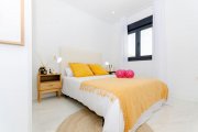 Entrenaranjos Doppelhaushälften mit 3 Schlafzimmern, 2 Bädern und Privatpool in einer Golfanlage Haus kaufen