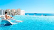 Benidorm Wohnungen mit 2 Schlafzimmern, 2 Bädern, Klimaanlage, Fußbodenheizung in Bädern, Kfz-Stellplatz und Meerblick nur 100 m vom