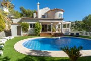 Altea Villa in mediterranem Stil mit beheiztem Pool und viel Privatsphäre in der Nähe des Golfplatzes von Altea Haus kaufen