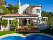 Altea Villa in mediterranem Stil mit beheiztem Pool und viel Privatsphäre in der Nähe des Golfplatzes von Altea Haus kaufen