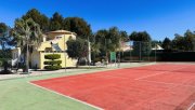 Denia Sehr gepflegte Villa mit großem Grundstück, großem Pool, Tennisplatz, Brunnen, Garage, Heizung, Klima und vielen Extras Haus