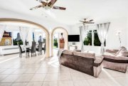 Calpe Ansprechende Villa mit 3 Schlafzimmern, 2 Bädern, Garage, Privatpool, Meerblick und Blick auf den Peñon de Ifach Haus kaufen