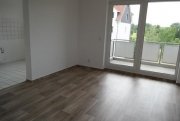 Leuna Gemütliche und gut vermietete 3-Zimmer mit Balkon, Wannenbad und Stellplatz in ruhiger Lage! Wohnung kaufen