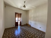 Aglientu Renovierungsbedürftiges Haus an der Piazza Alivia, Aglientu Haus kaufen