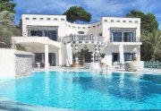Bendinat elegante Luxusvilla auf zwei Ebenen in außergewöhnlichem Design Wohnung kaufen