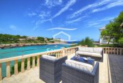 Portocolom SANREALTY | Villa in erster Meereslinie, mit Privatzugang zum Strand in Porto Colom auf Mallorca Haus kaufen