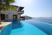 Kalkan Luxusvilla mit Pool und fantastischem Ausblick über Kalkan und auf das Meer Haus kaufen