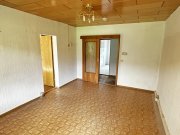 Mülsen Sanierungsbedürftige 3-Raumwohnung mit Stellplatz und Balkon in Mülsen! Wohnung kaufen