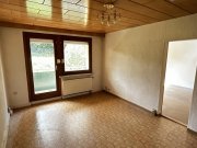 Mülsen Sanierungsbedürftige 3-Raumwohnung mit Stellplatz und Balkon in Mülsen! Wohnung kaufen