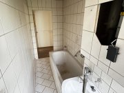 Mülsen Sanierungsbedürftige 3-Raumwohnung mit Stellplatz und Balkon in Mülsen! Wohnung kaufen
