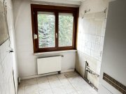 Mülsen Sanierungsbedürftige 3-Raumwohnung mit Stellplatz und Balkon in Mülsen! Wohnung kaufen