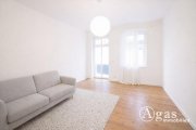 Berlin Charmante 2-Zi-Altbauwohnung mit Balkon in ruhiger Hinterhauslage Wohnung kaufen