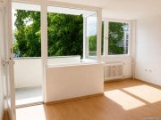 Berlin bezugsfreies Apartment im Grünen, mit S/W-Balkon und Garage Wohnung kaufen