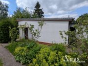 Melchow Sonniges Baugrundstück mit Ferienhaus und Garage - direkte Waldrandlage in Melchow Grundstück kaufen