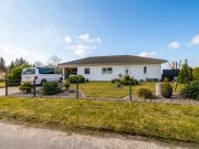 Friedrichsruhe Moderner KfW-55 Bungalow mit großem Grundstück und Photovoltaik in Obere Warnow Haus kaufen