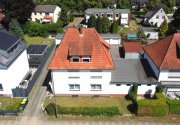 Hamburg HAMBURGER DREIFAMILIENHAUS MIT 12 GARAGEN, LAUFENDEN MIETEINNAHMEN UND ENTWICKLUNGSPOTENZIAL! Haus kaufen