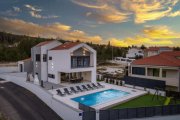 Zadar Zeitgenössische Villa mit Schwimmbad in bester Lage am Meer Haus kaufen