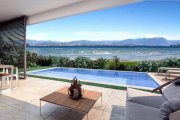 Sirmione del Garda Villa Sirmione direkt am Strand mit EUR2.400.000 Garten und Infinity-Pool Haus kaufen
