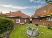 Diekhusen-Fahrstedt Walmdachbungalow in Marne - Stilvolles Wohnen mit Gartenblick und Wintergarten! Haus kaufen