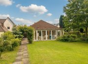 Diekhusen-Fahrstedt Walmdachbungalow in Marne - Stilvolles Wohnen mit Gartenblick und Wintergarten! Haus kaufen