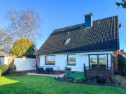 Tellingstedt Großzügiges Einfamilienhaus in ruhiger Lage mit Wiesenblick in Tellingstedt zu verkaufen Haus kaufen