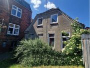 Husum Sanierungsbedürftige DHH mit zwei Wohnungen Haus kaufen