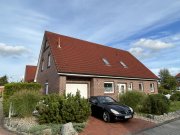 Norden EINZIEHEN! Haus mit möblierter Einliegerwohnung, EBK und Garage! Haus kaufen