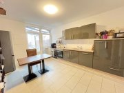 Dornum Möbliertes Haus mit 8 Schlafzimmern,
8 Bädern und vieles mehr in zentraler Lage! Haus kaufen