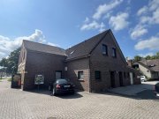 Aurich 2 Häuser (8 Wohnungen), Doppelgarage und 12 PKW-Stellplätze - Rendite! Haus kaufen