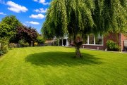 Emden Familienfreundlich & seniorengerecht: Großzügiges Haus mit Garten und 2 Garagen Haus kaufen
