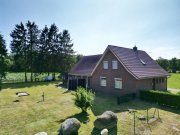 Westoverledingen + Einmalige Alleinlage nahe Papenburg – gepflegtes Einfamilienhaus auf 1.839 m² Grundstück + Haus kaufen