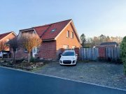 Westoverledingen „Zwei Wohneinheiten, ein Preis – vielseitiges Familienhaus mit Freiraum für jede Lebensphase!“ Haus kaufen