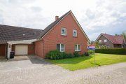 Weener Familienfreundliches Wohnen in ruhiger Lage – Modernes Einfamilienhaus mit viel Platz und Komfort! Haus kaufen